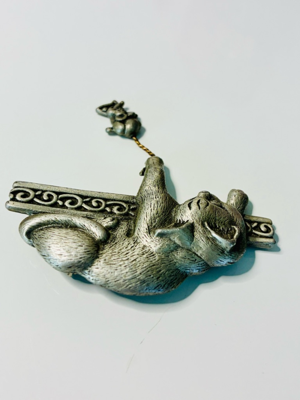 VTG Cat Brooch in Silver Tone with Dangling Mouse Charm Business Casual - Picture 5 of 12